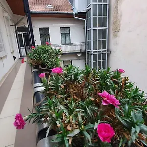 https://violet-apartman.inbudapesthotels.com
